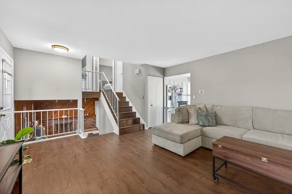 $369,999 | 736 Cypress Lane, Carol Stream, IL 60188