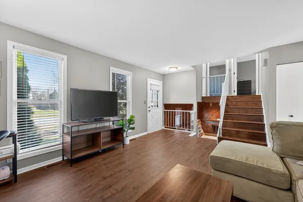 $369,999 | 736 Cypress Lane, Carol Stream, IL 60188