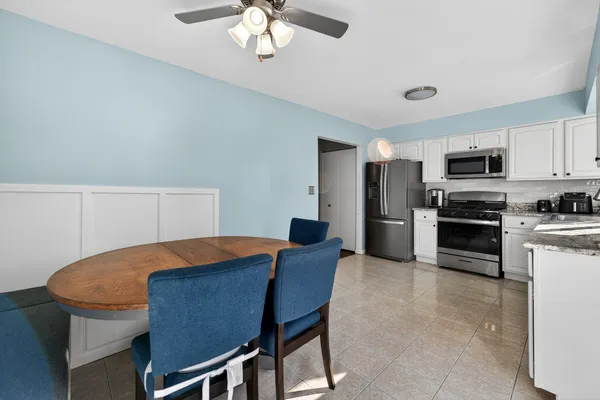 $369,999 | 736 Cypress Lane, Carol Stream, IL 60188