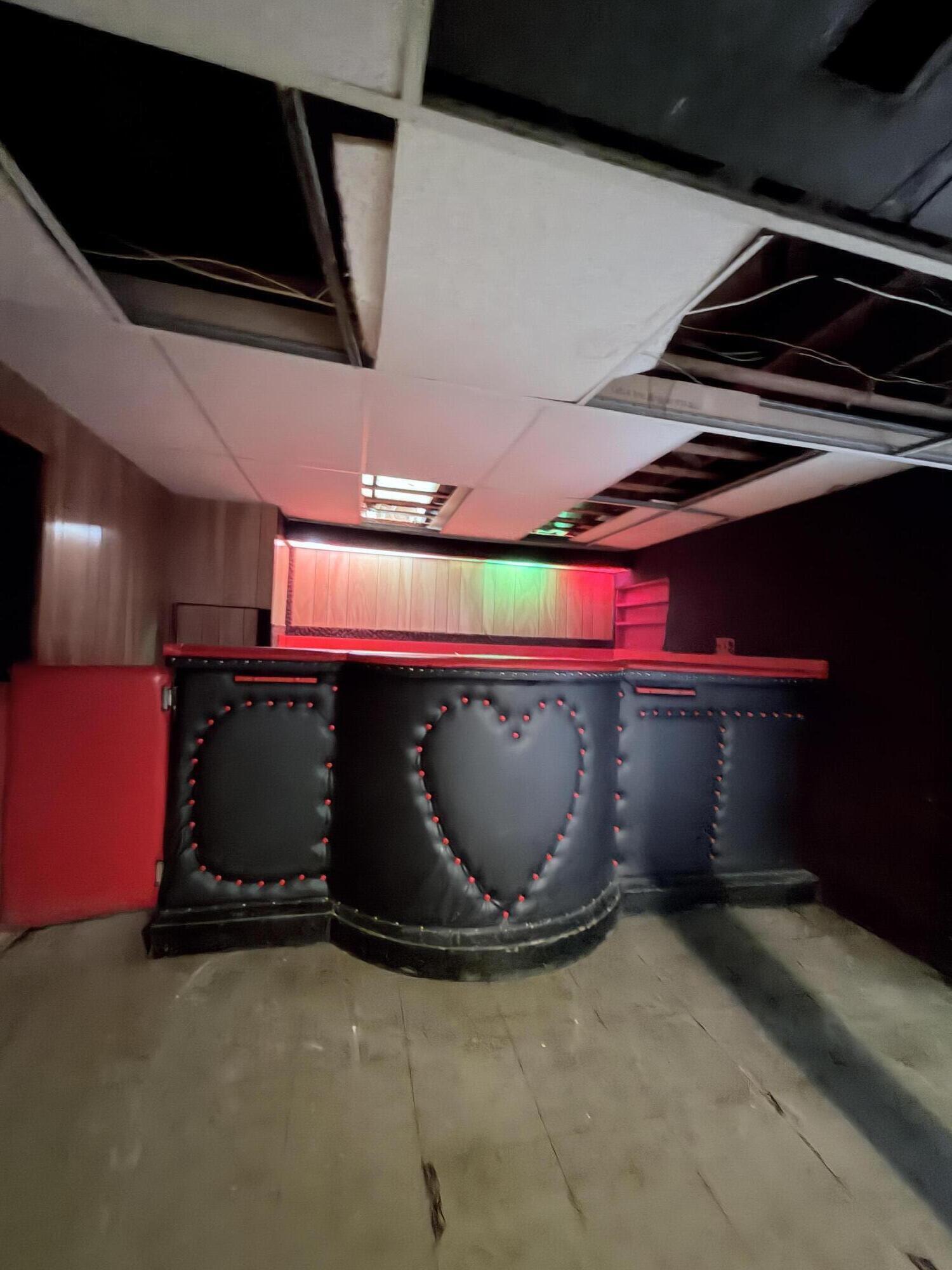 26703 Norfolk Street Inkster, MI 48141 - Photo 14 of 14 basement bar