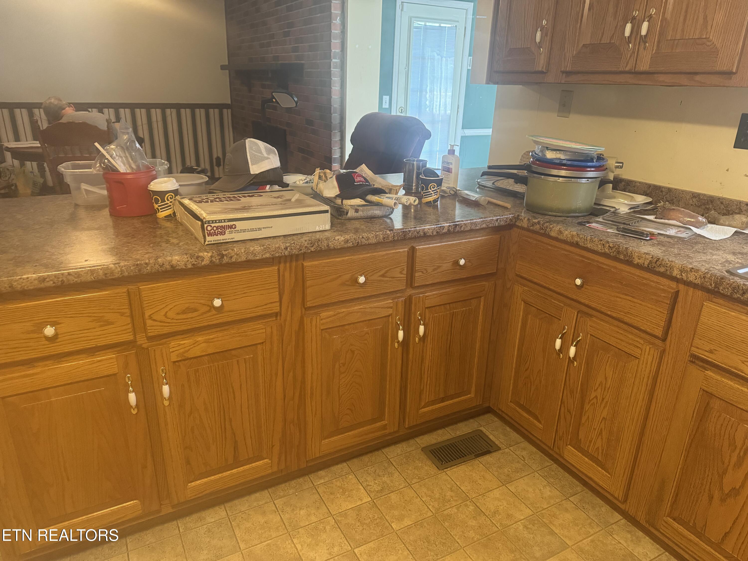 157 Petrey Road La Follette, TN 37766 - Photo 9 of 23 Nice Oak Cabinets