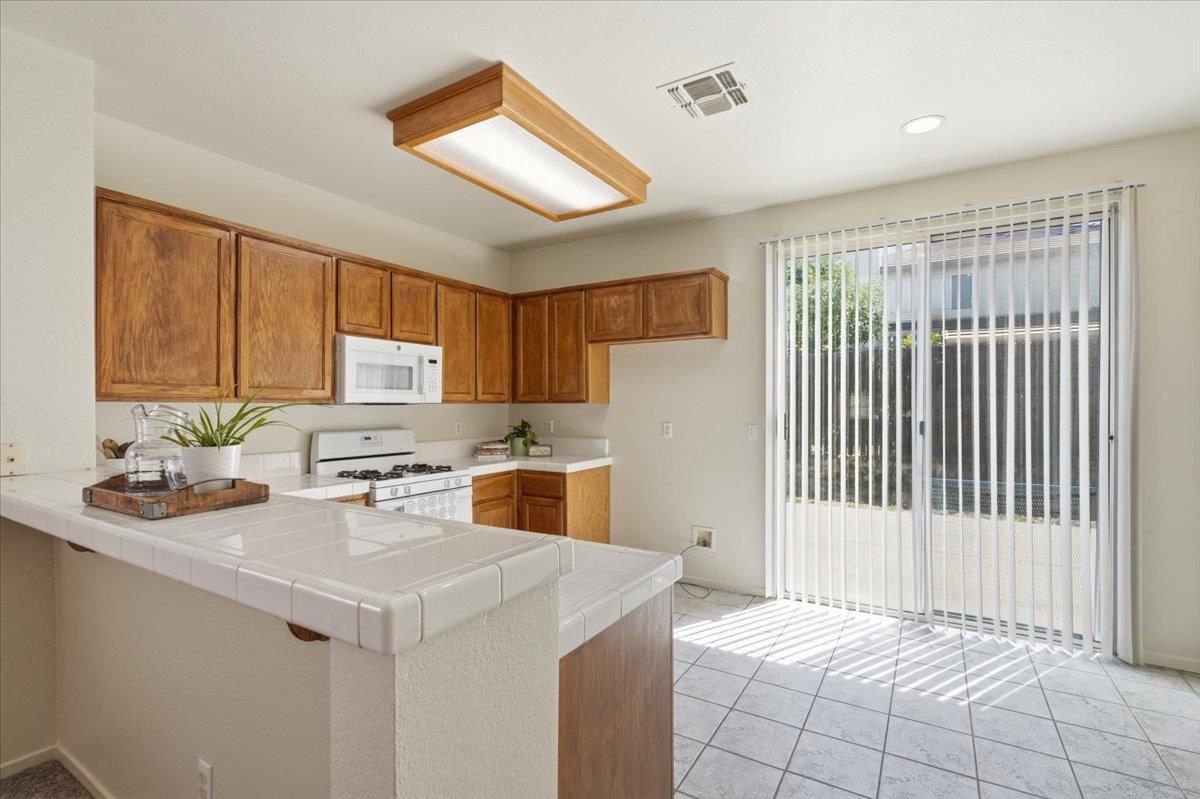 6820 Ranch House Way Citrus Heights, CA 95621 - Photo 11 of 34