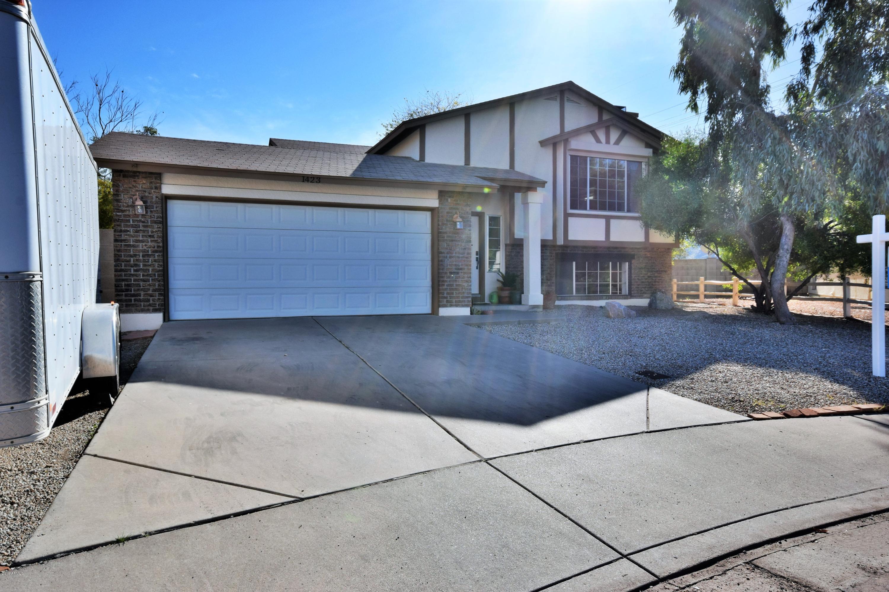1423 East Fremont Road Phoenix, AZ 85042 - Photo 2 of 31 DSC_0063