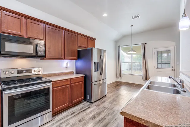 $2,250 | 313 South 6th Street, Kenedy, TX 78119