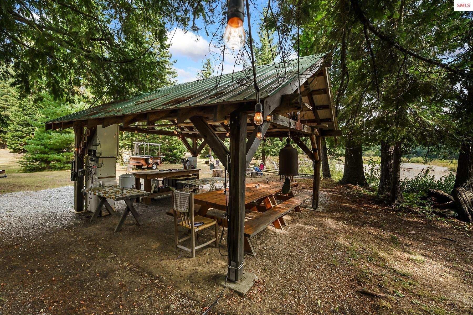 7017-7019 Colburn Culver Road Sandpoint, ID 83864 - Photo 56 of 75 Enjoy outdoor dining with friends and family