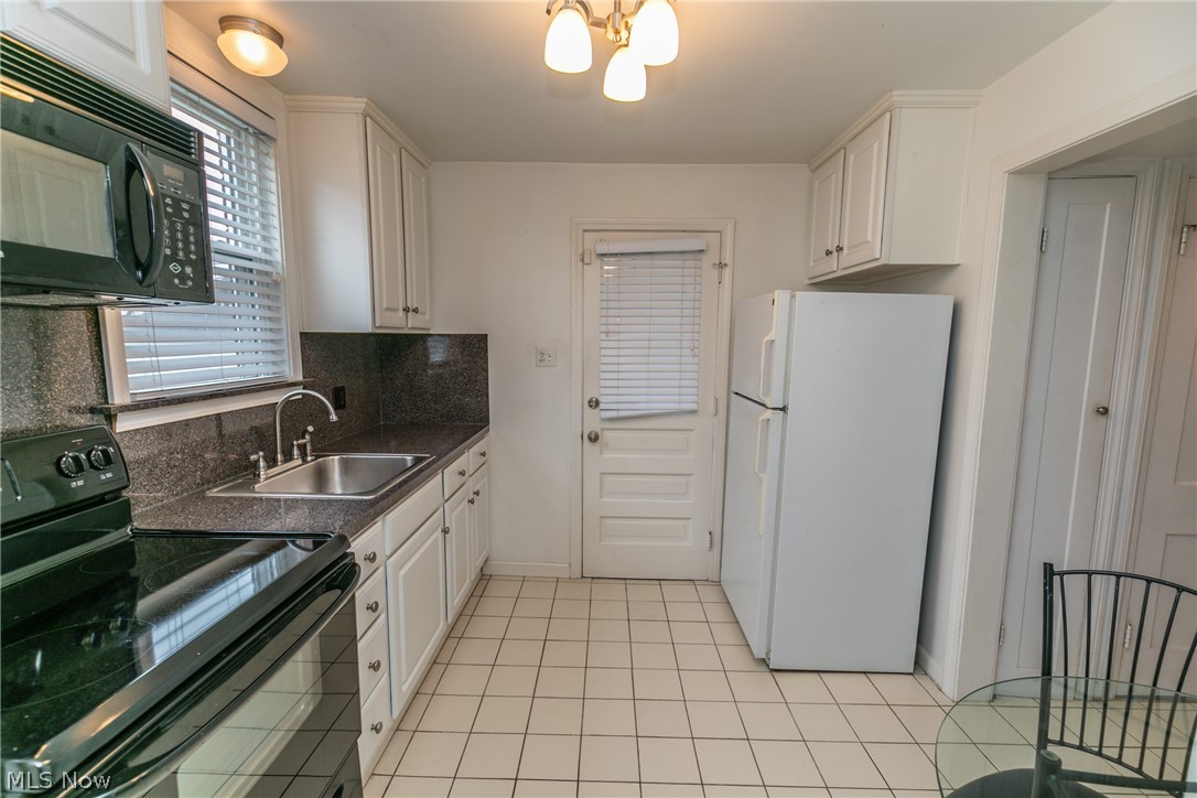 1186 Avondale Road Cleveland, OH 44121 - Photo 13 of 33