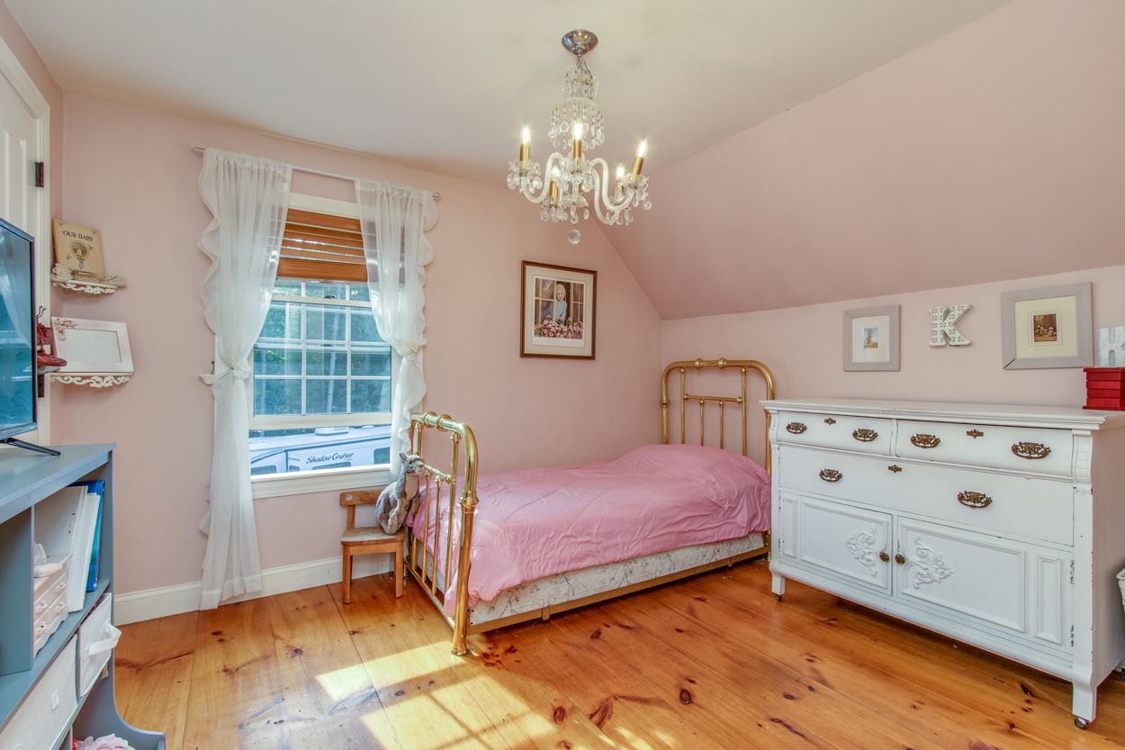 74 Carriage Road New Boston, NH 03070 - Photo 15 of 33