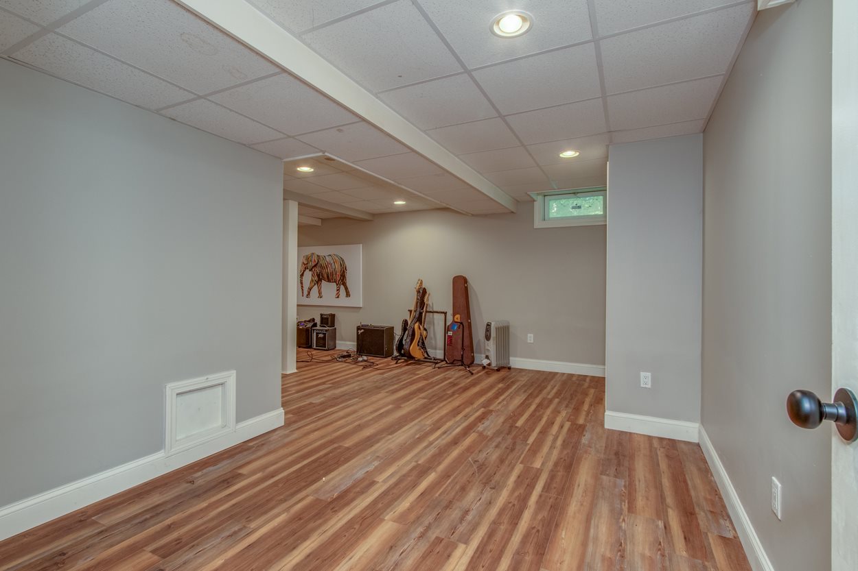 74 Carriage Road New Boston, NH 03070 - Photo 29 of 33