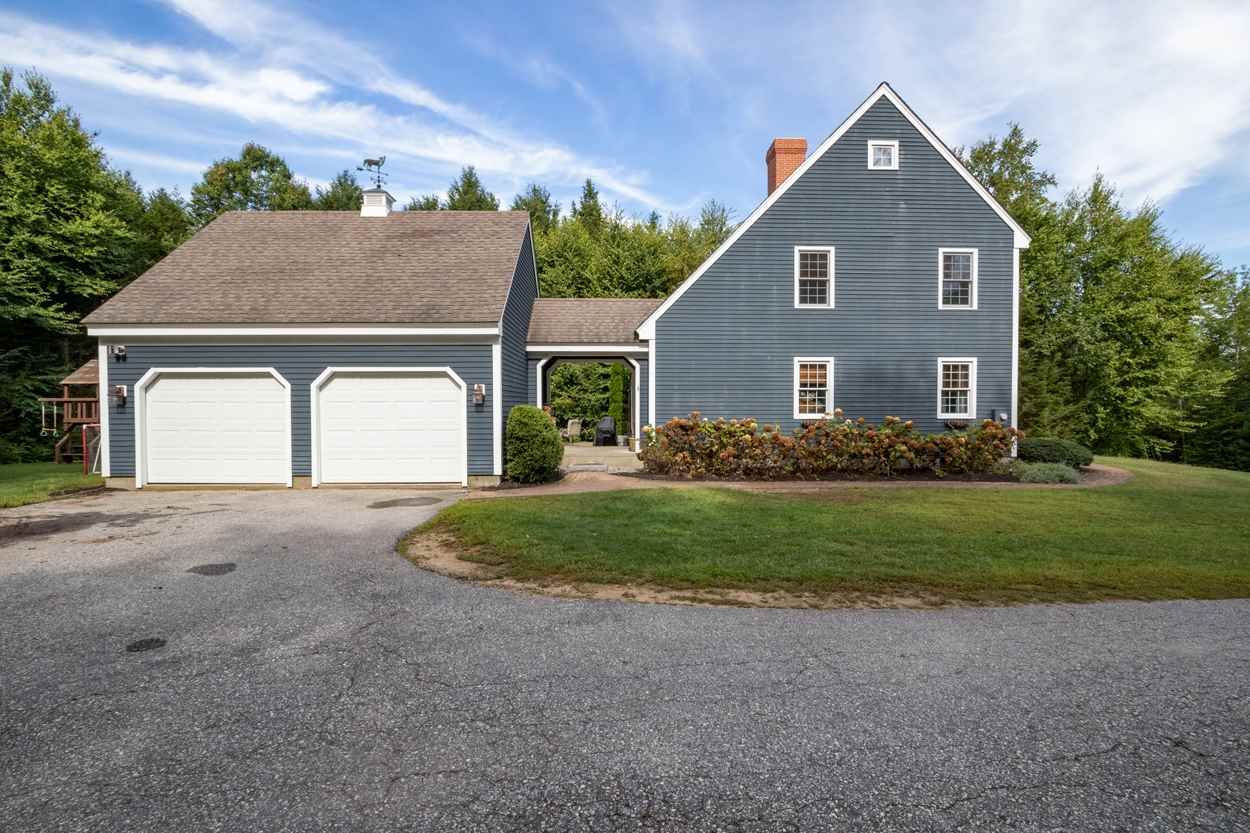 74 Carriage Road New Boston, NH 03070 - Photo 3 of 33