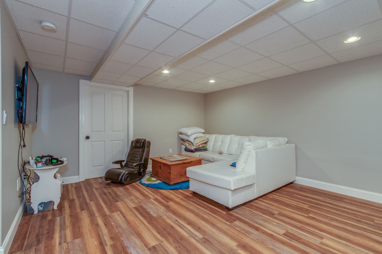 74 Carriage Road New Boston, NH 03070 - Photo 31 of 33