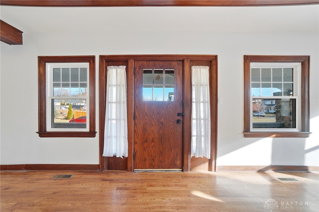 25 Englewood Road Springfield, OH 45504 - Photo 2 of 66 Welcome to this classic Cape Cod!