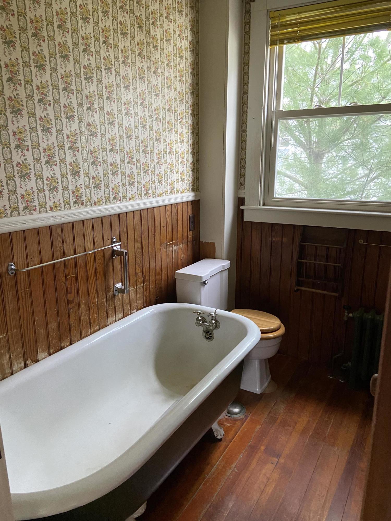 58 Summit Road Mount Desert, ME 04662 - Photo 17 of 18 Bathroom with tub