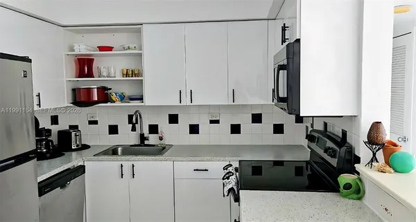 $2,900 | 1500 Bay Road, Unit 854S, Miami Beach, FL 33139