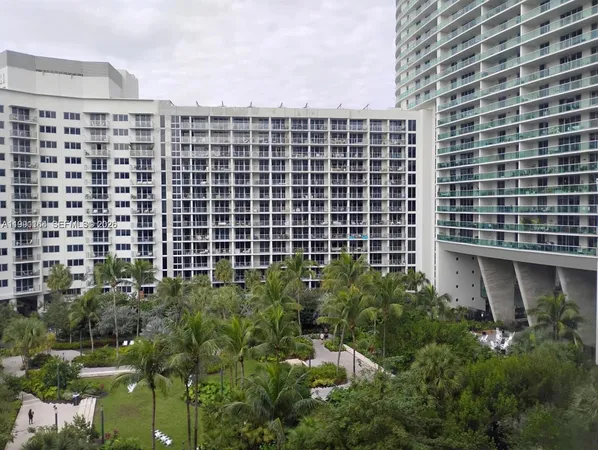 $2,900 | 1500 Bay Road, Unit 854S, Miami Beach, FL 33139