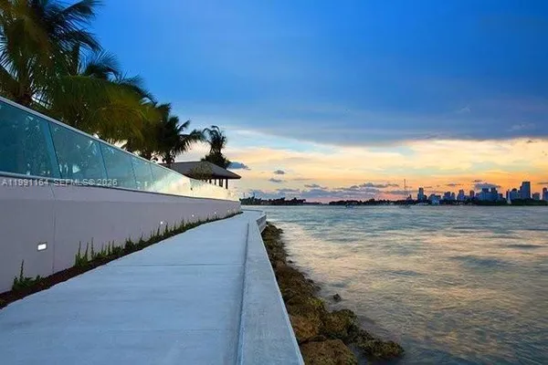 $2,900 | 1500 Bay Road, Unit 854S, Miami Beach, FL 33139