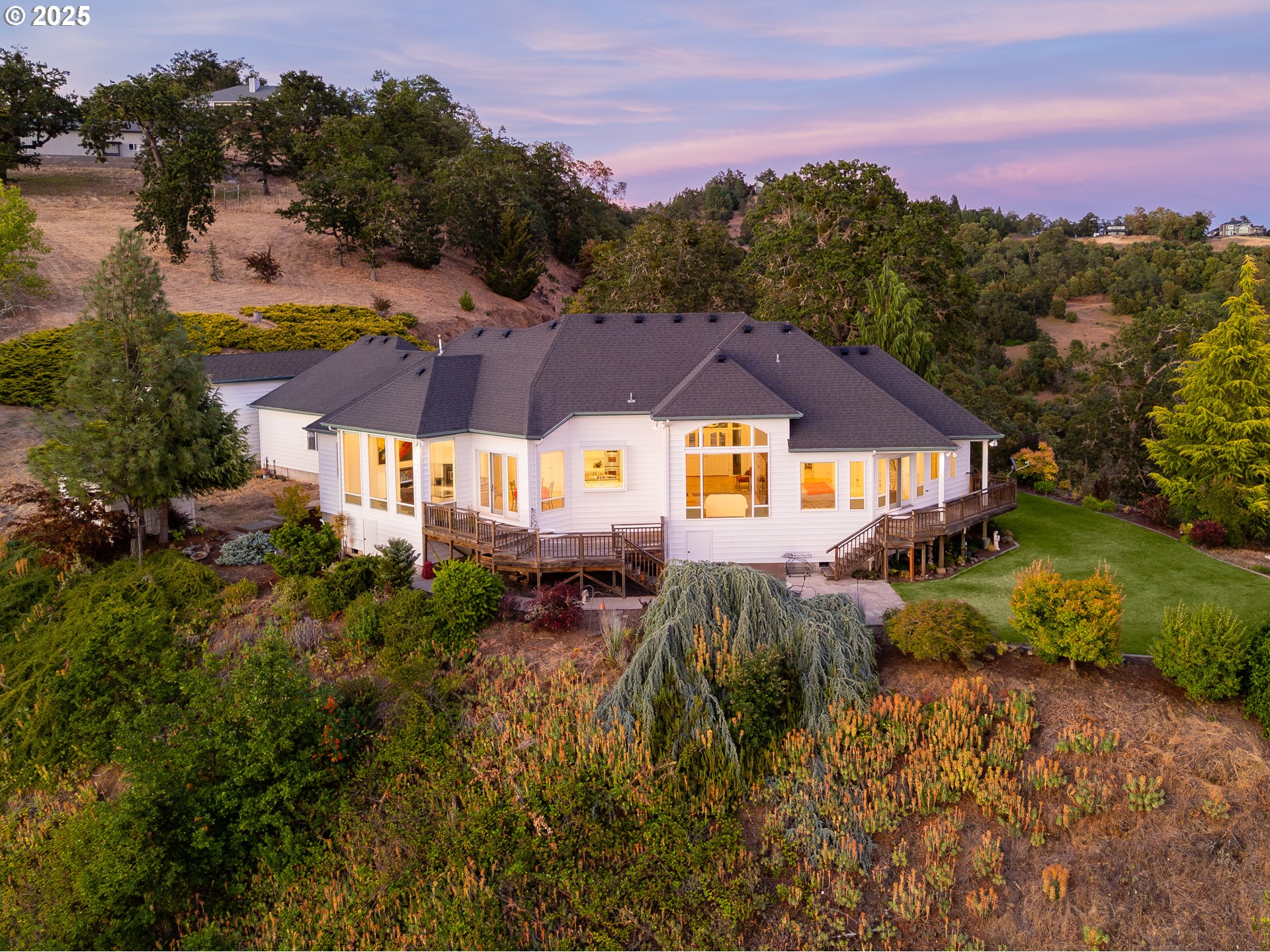 a view of a house with a big yard