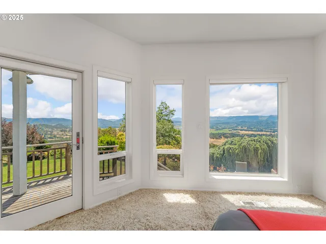 a view of empty room with front door