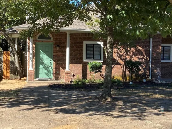 $1,400 | 109 Misty Court, Waxahachie, TX 75165