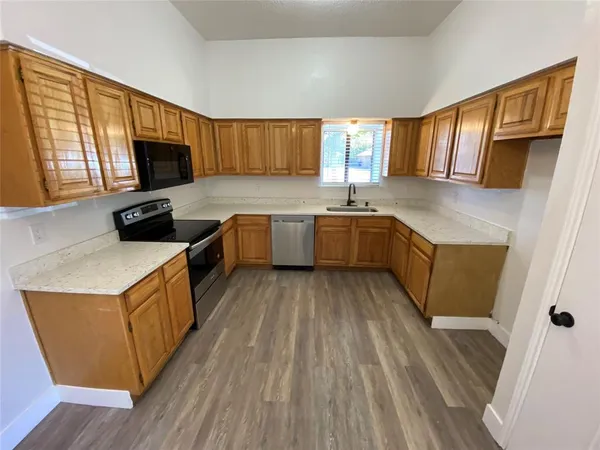 $1,400 | 109 Misty Court, Waxahachie, TX 75165