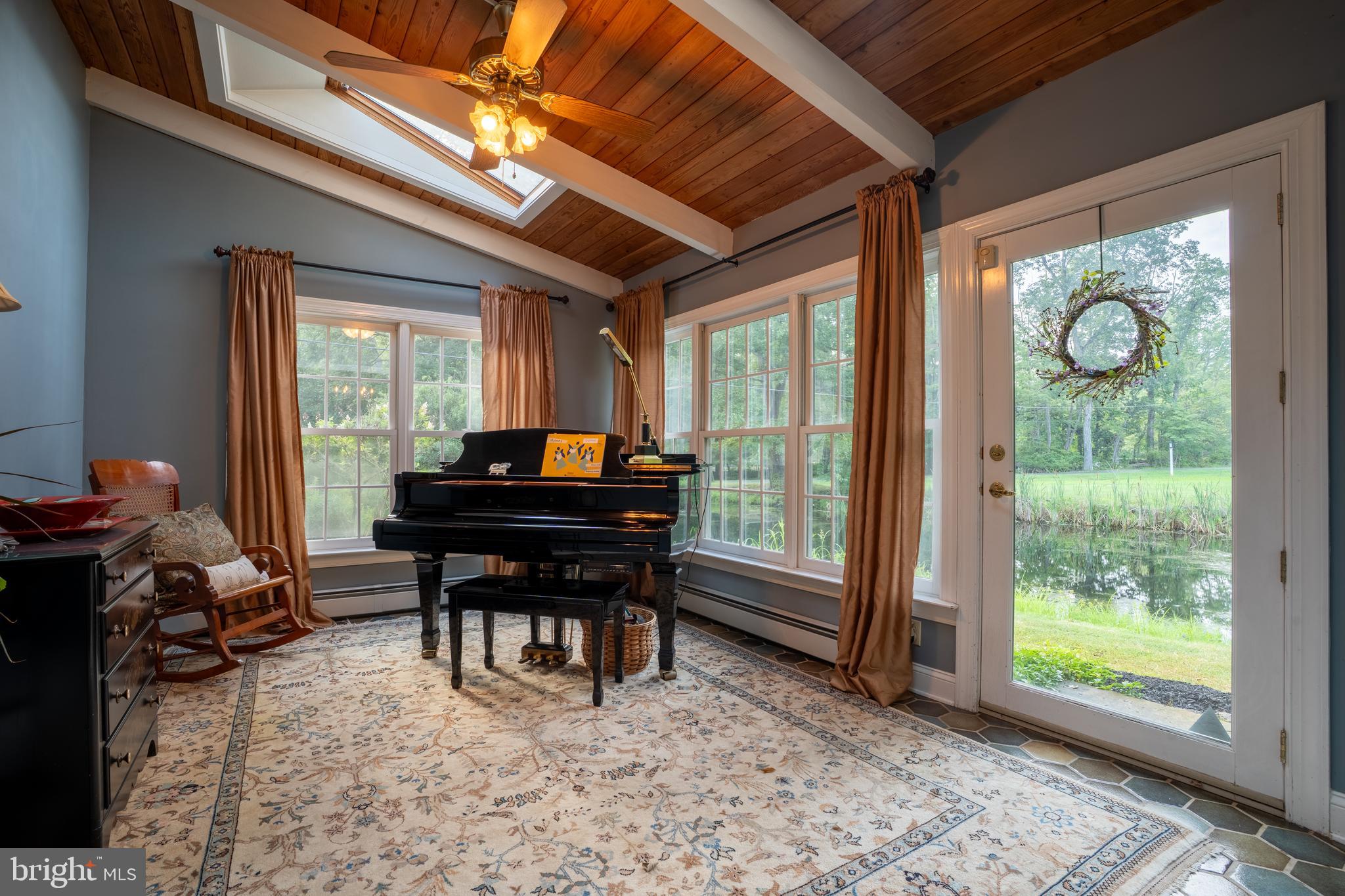 1627 East Saw Mill Road Quakertown, PA 18951 - Photo 29 of 61 a livingroom with furniture and a grill