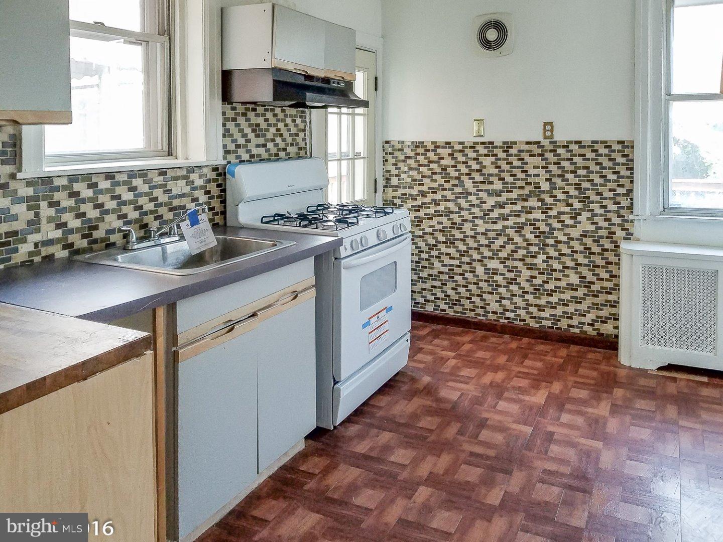 7282 Bradford Road Upper Darby, PA 19082 - Photo 7 of 14 Kitchen
