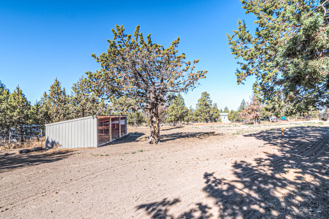 14555 Southeast Crow Road Prineville, OR 97754 - Photo 6 of 29 3 very room shelter spaces for horses