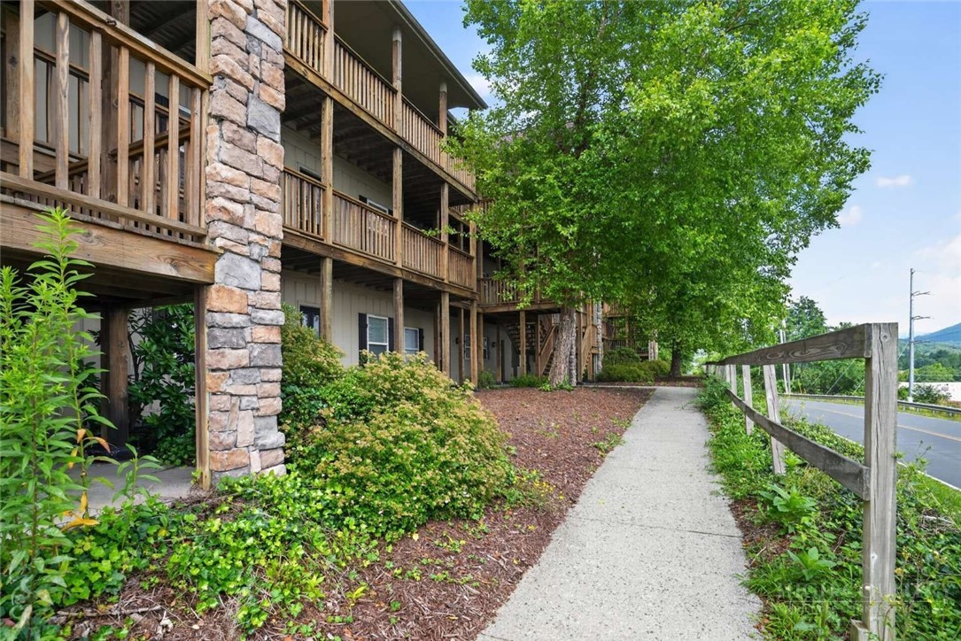 800 Meadowview Drive, Unit 10 Boone, NC 28607 - Photo 4 of 25