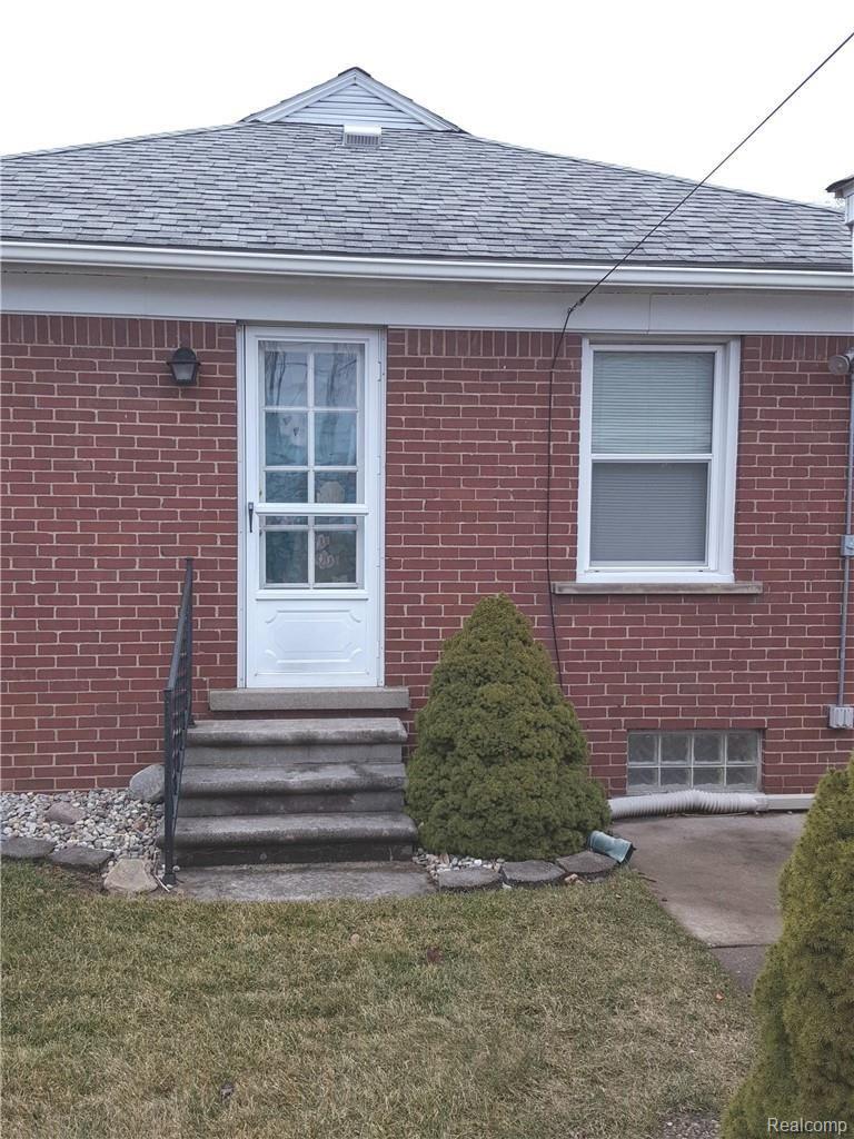 14827 Champaign Road Allen Park, MI 48101 - Photo 4 of 23 20190328_110307.jpg
