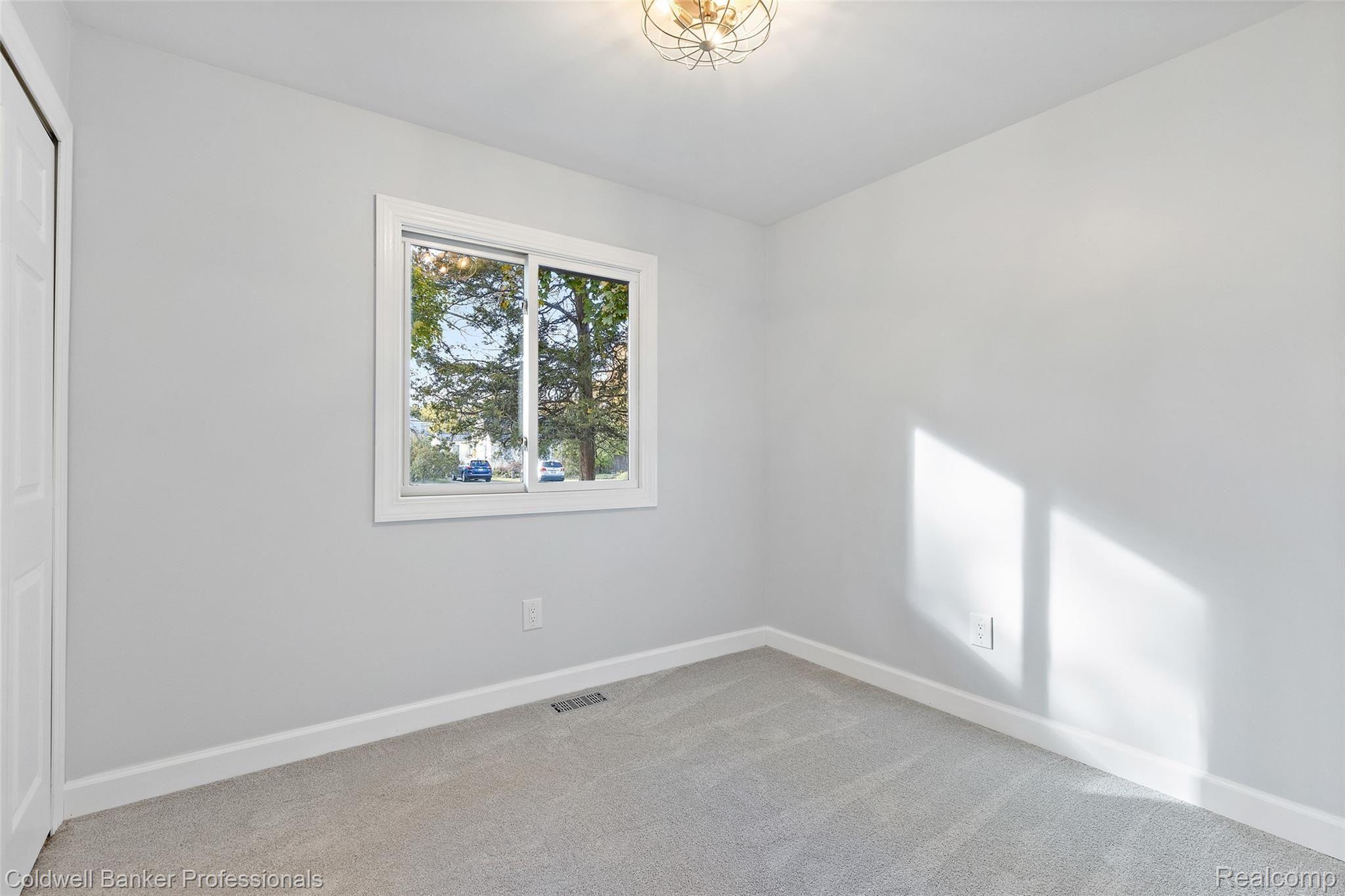 2793 Weaverton Rochester, MI 48307 - Photo 21 of 31 2793 Weaverton St-21.jpg