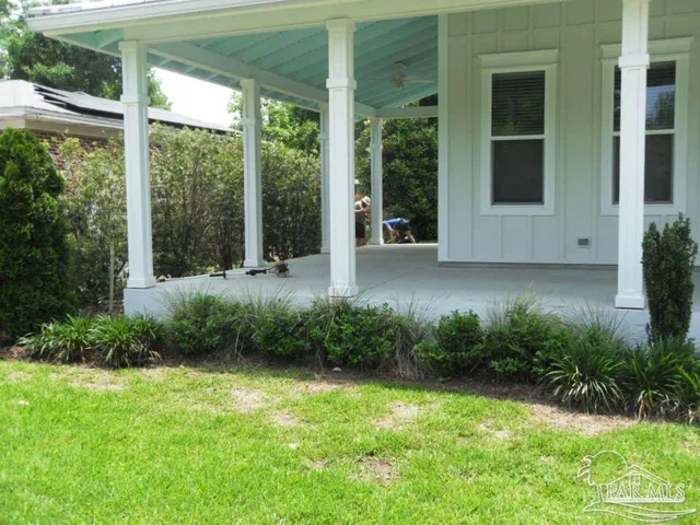 a view of a backyard with garden