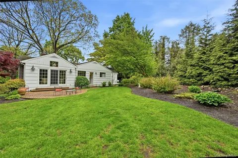 $1,200,000 | 77 Bay Drive East, Huntington, NY 11743