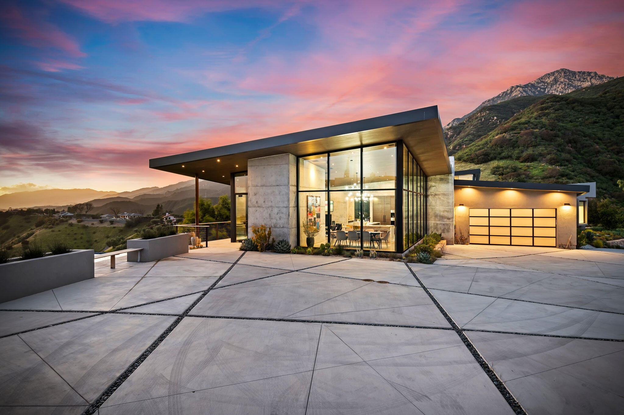 a view of a house with backyard and porch
