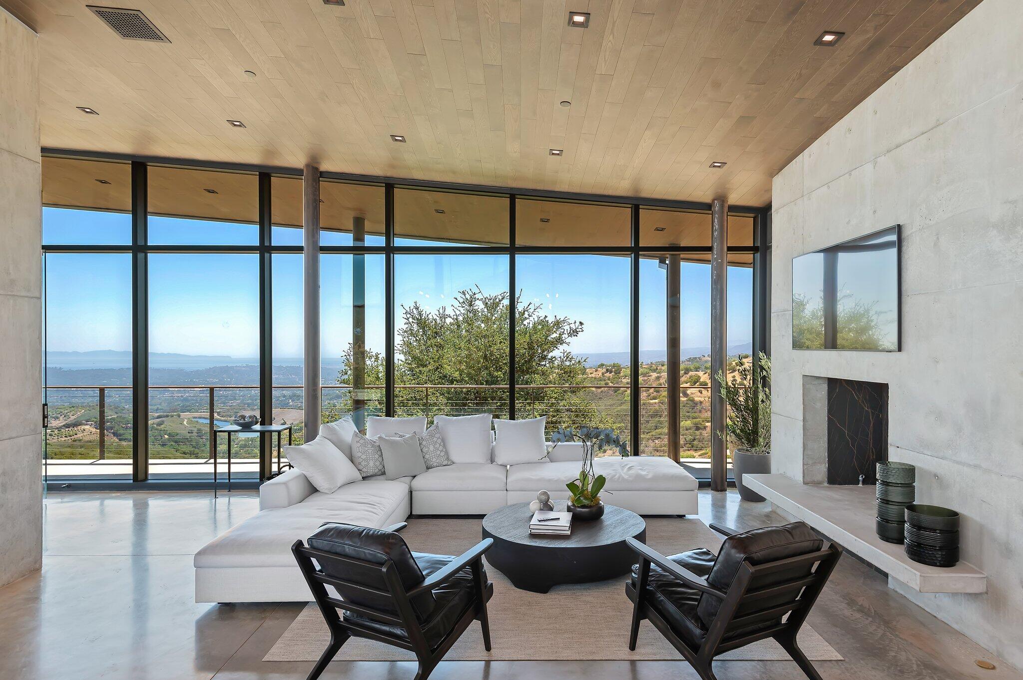 2805 Spyglass Ridge Road Santa Barbara, CA 93105 - Photo 21 of 67 a living room with furniture