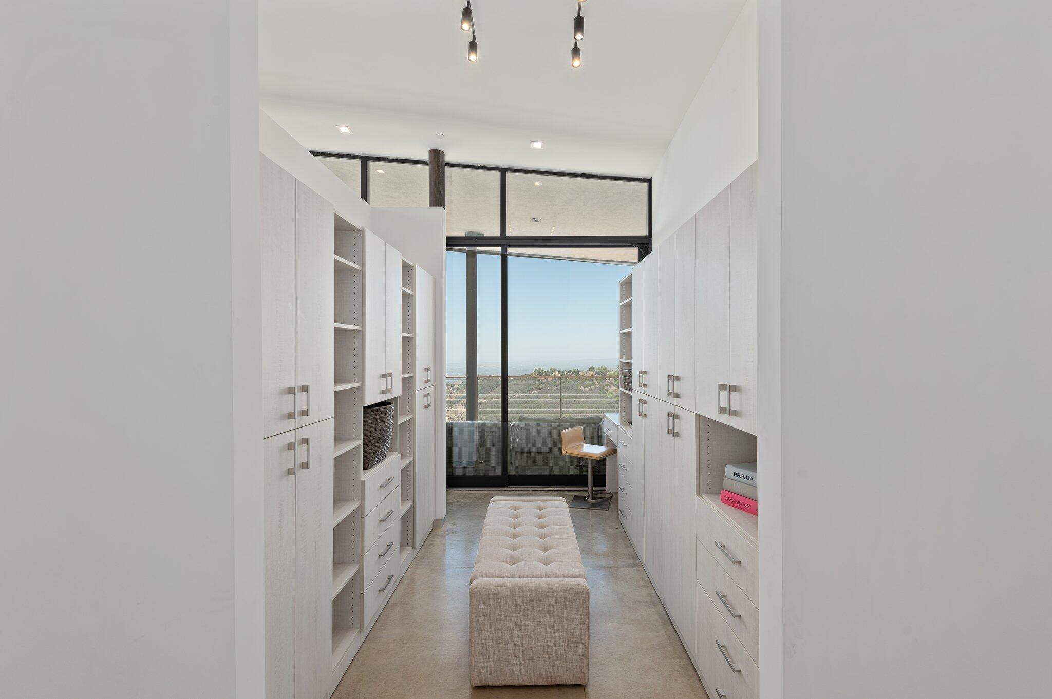 2805 Spyglass Ridge Road Santa Barbara, CA 93105 - Photo 40 of 67 40-web-or-mls-33 - Dressing Area