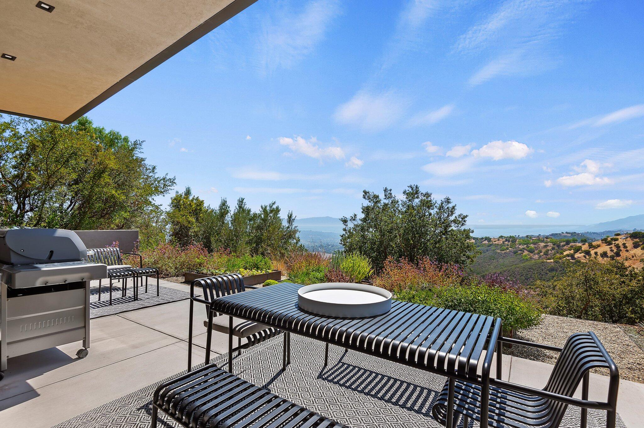 2805 Spyglass Ridge Road Santa Barbara, CA 93105 - Photo 58 of 67 58-web-or-mls-51 - Guest House - Patio