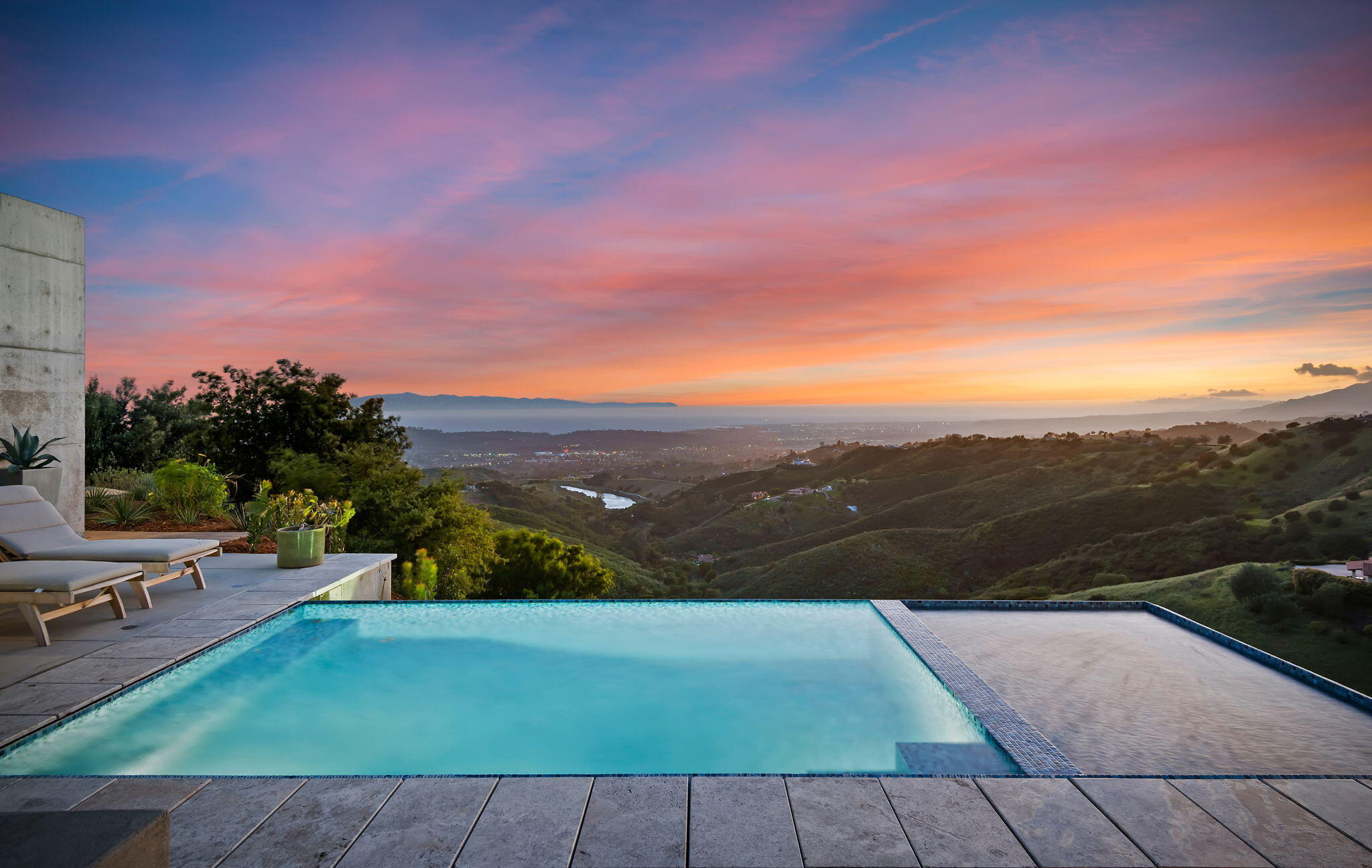 2805 Spyglass Ridge Road Santa Barbara, CA 93105 - Photo 6 of 67 6-web-or-mls-06 - Infinity Pool with a V