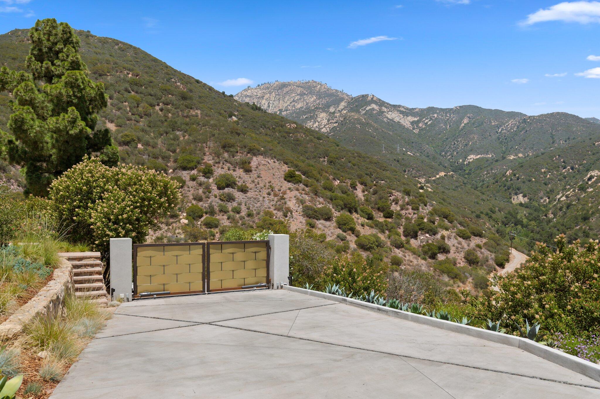 2805 Spyglass Ridge Road Santa Barbara, CA 93105 - Photo 64 of 67 61-web-or-mls-54 - Gated Entry