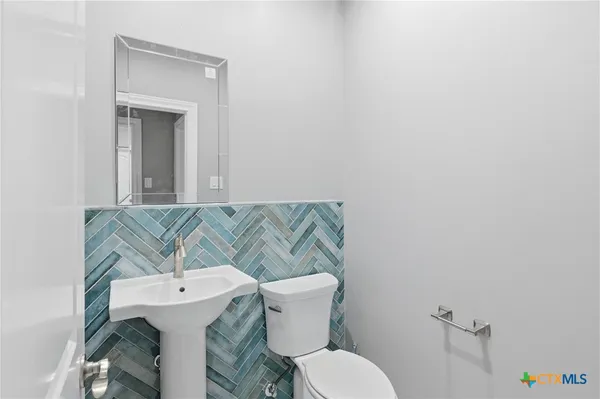 $649,900 | 647 Oak Creek Parkway, Seguin, TX 78155