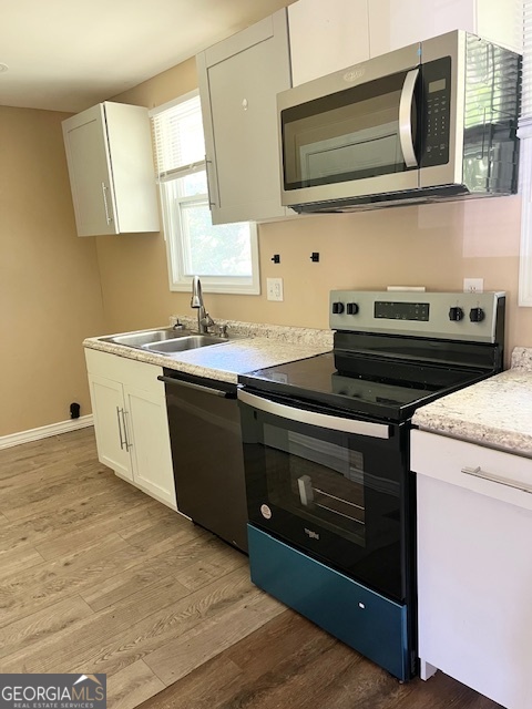 203 Vienna Circle Fort Valley, GA 31030 - Photo 11 of 22 a kitchen with a stove and a microwave