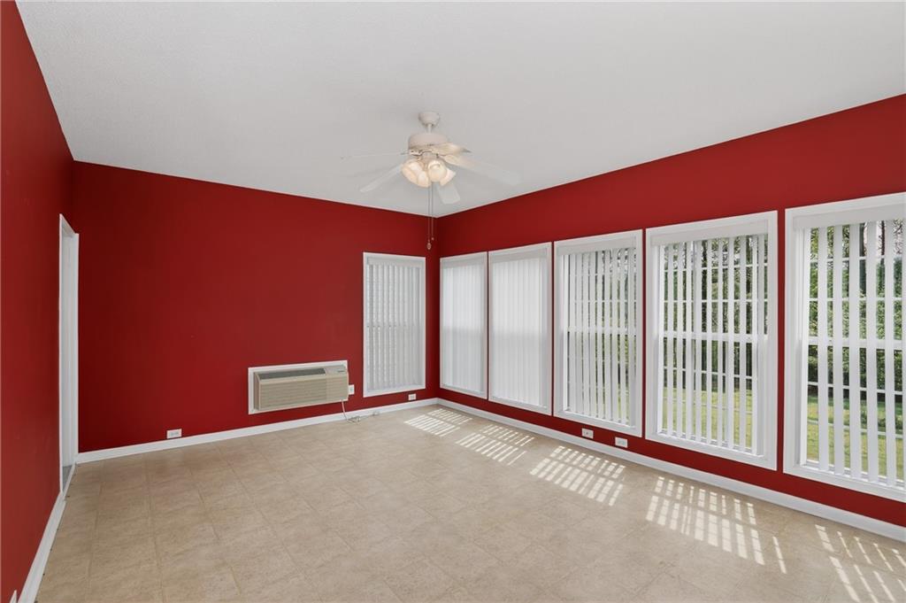 181 Windsor Circle Stockbridge, GA 30281 - Photo 17 of 49 a view of a livingroom with a workspace