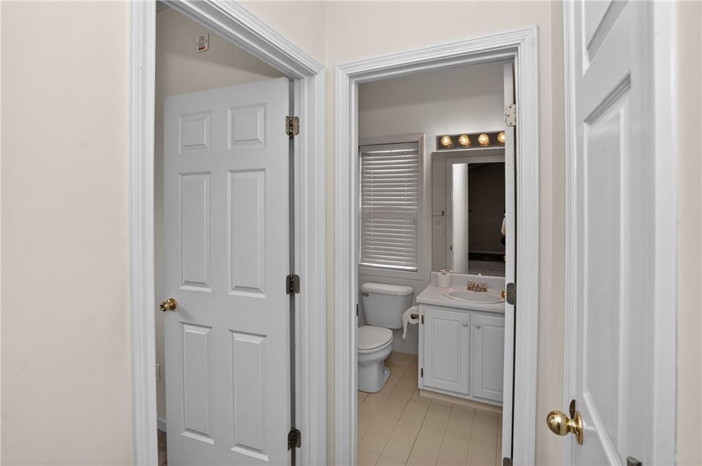 181 Windsor Circle Stockbridge, GA 30281 - Photo 26 of 49 a bathroom with a toilet sink and mirror