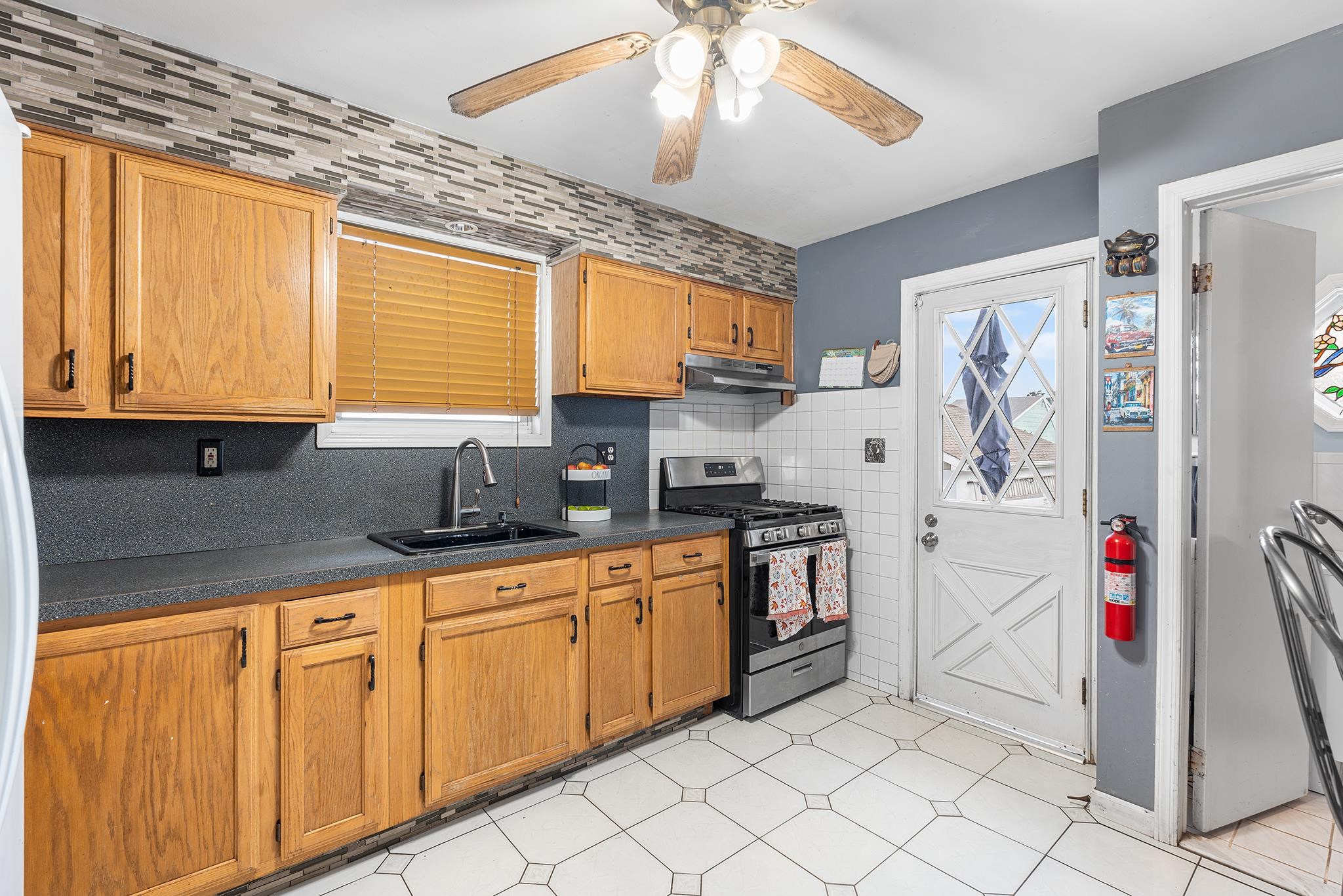656 Devon Street Kearny, NJ 07032 - Photo 11 of 29