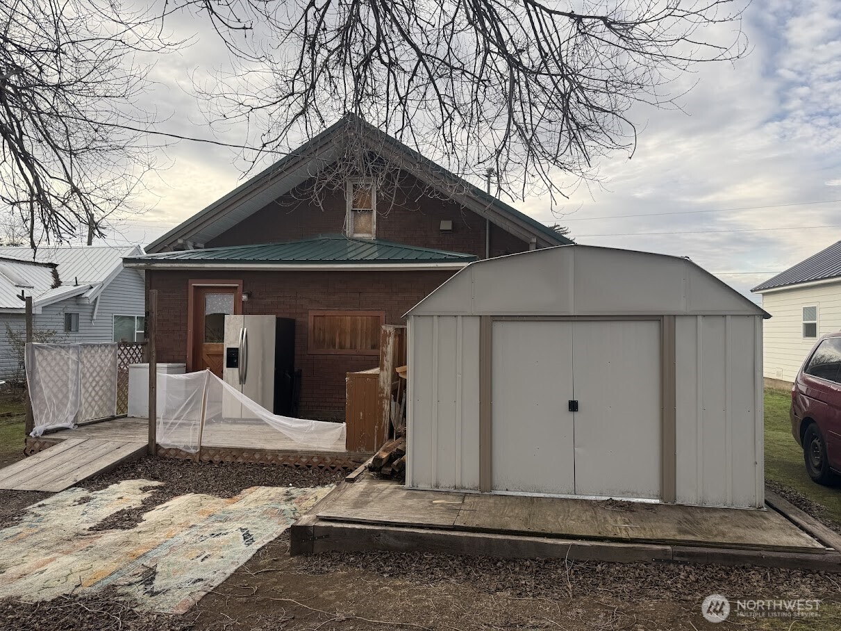 411 South Division Street Odessa, WA 99159 - Photo 6 of 20 a front view of a house