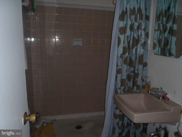 5614 Berwyn Road Berwyn Heights, MD 20740 - Photo 12 of 24 Bath (Master)