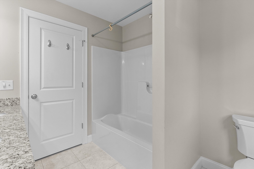4 Emerald Way, Unit 4 Salisbury, MA 01952 - Photo 36 of 40 a bathroom with a bathtub