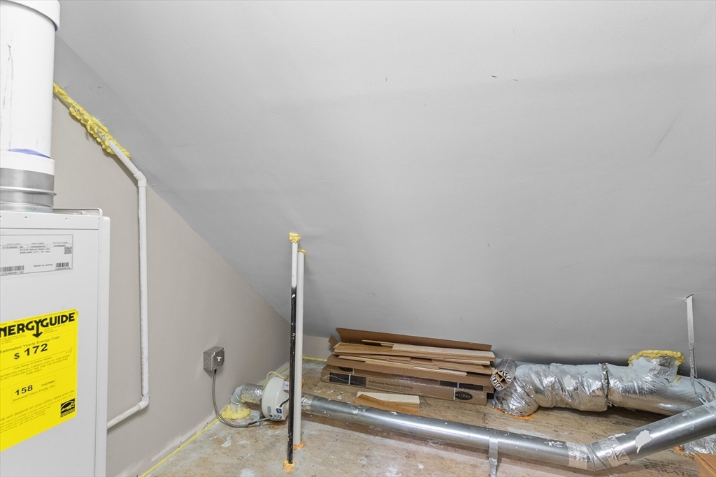 4 Emerald Way, Unit 4 Salisbury, MA 01952 - Photo 37 of 40 a bathroom with a sink and a vanity