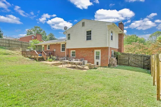 a view of a house with backyard and porch