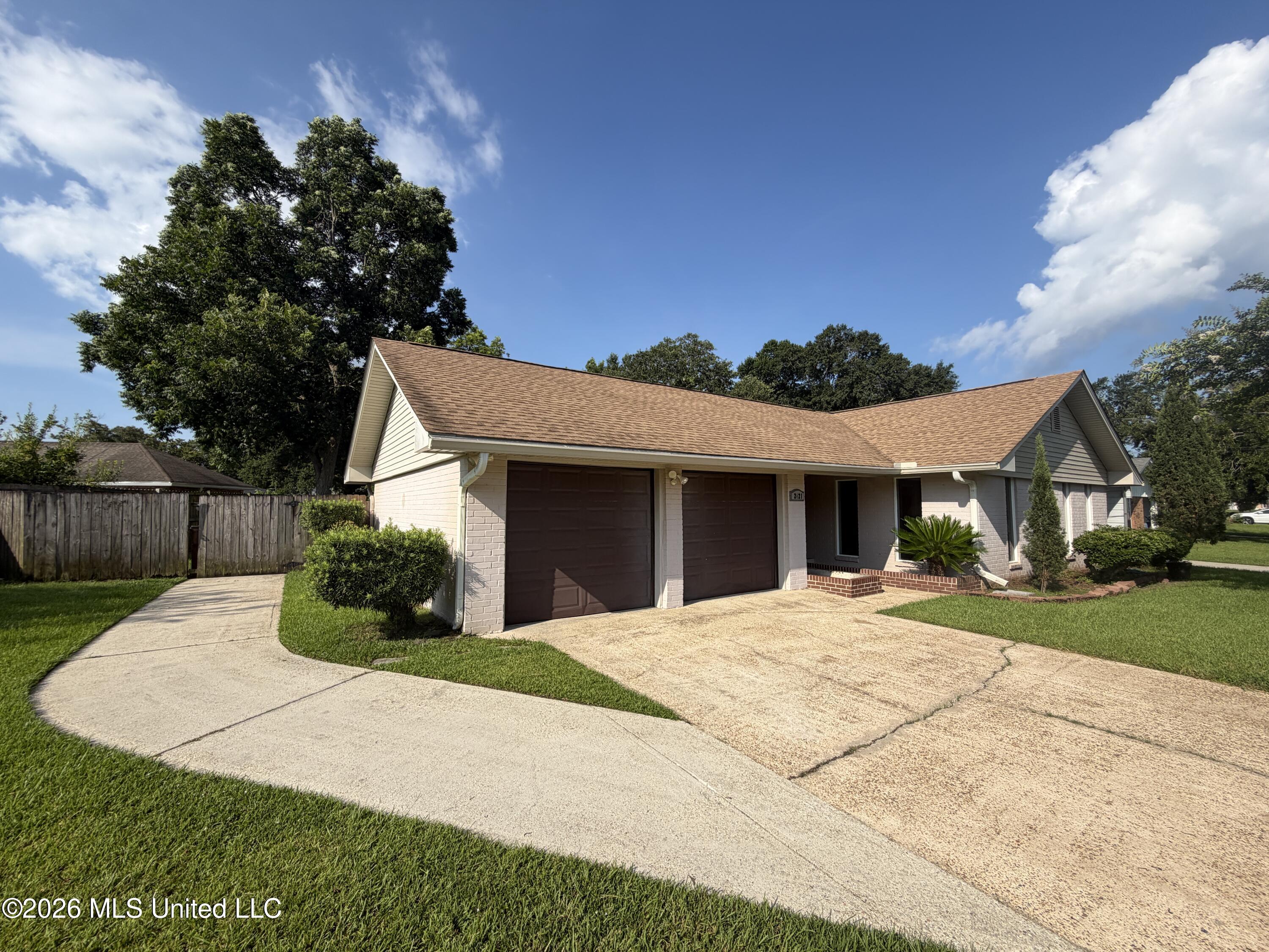 2421 Sunkist Country Club Road Biloxi, MS 39532 - Photo 2 of 36 IMG_2870