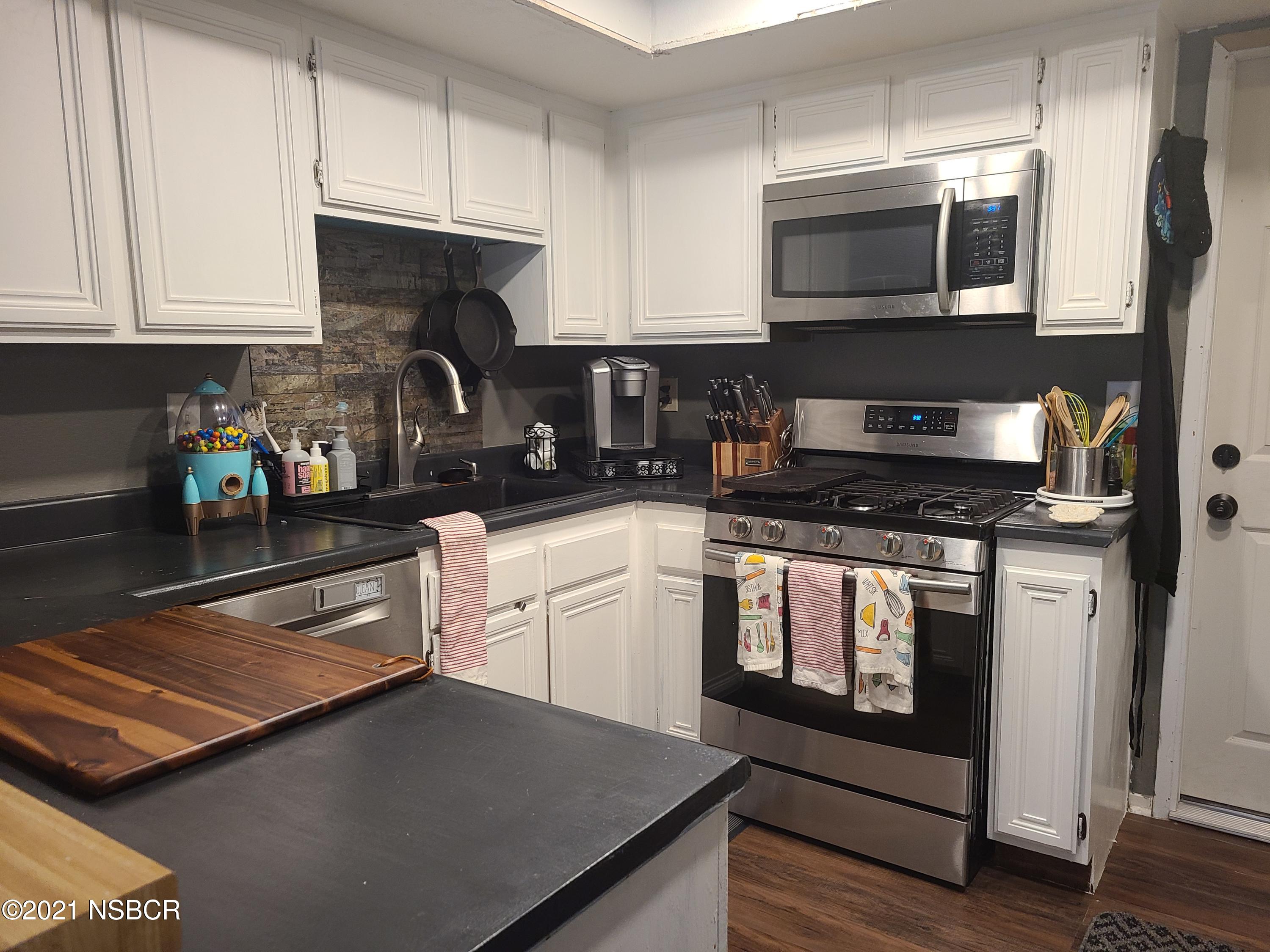 1243 Riverside Drive Lompoc, CA 93436 - Photo 13 of 24 1243 kitchen3