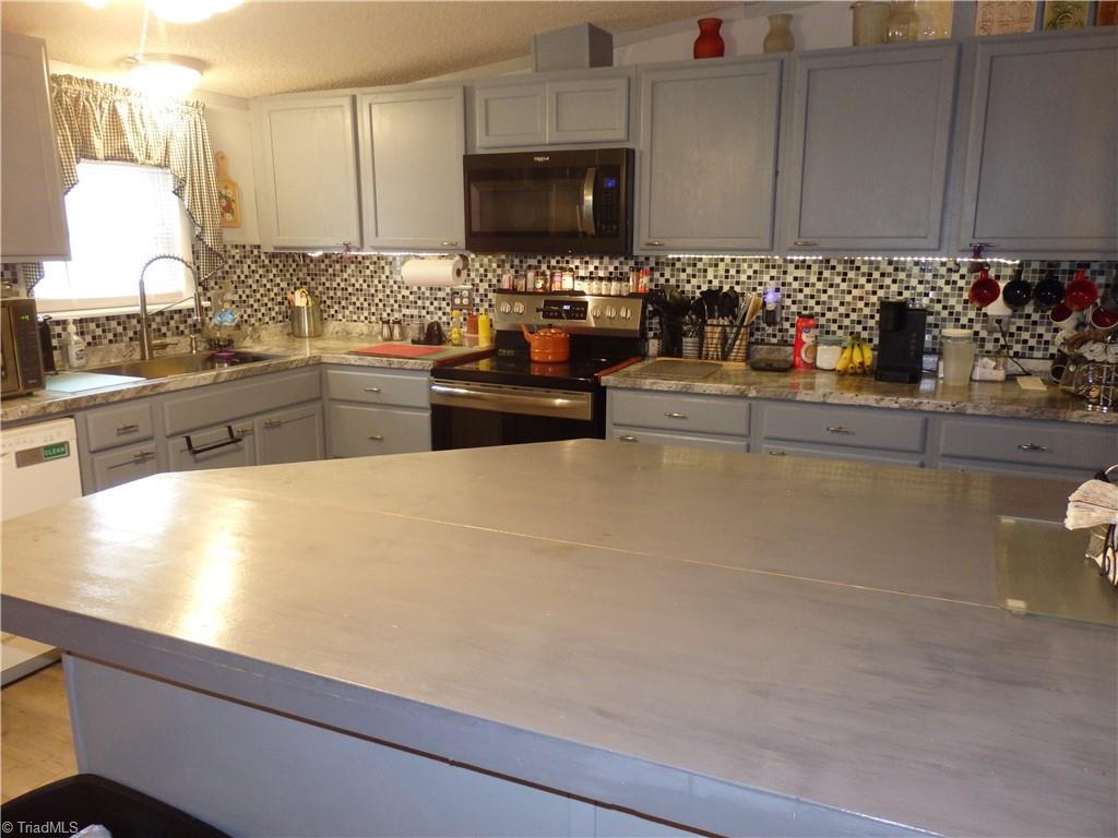 492 Mt Shepherd Road Asheboro, NC 27205 - Photo 13 of 43 Large kitchen island